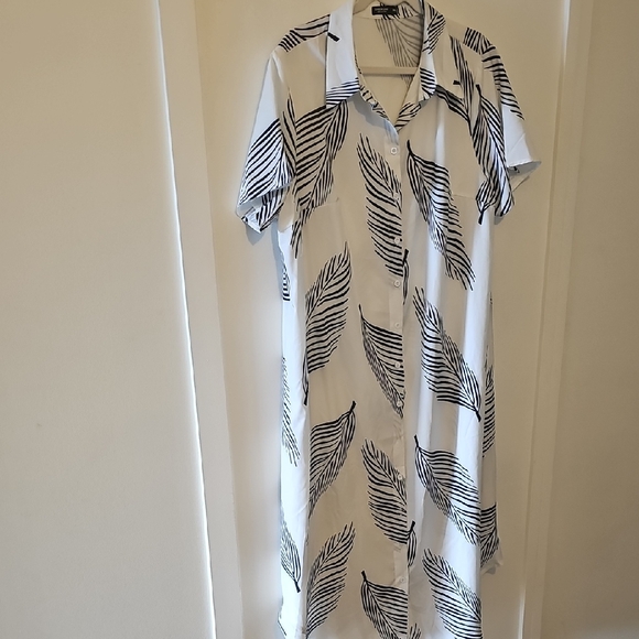 SHEIN Black and White Feather Print Maxi Dress - Picture 1 of 7